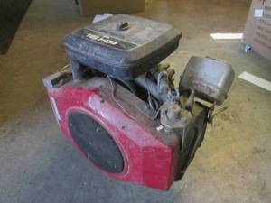 lot 322 image: (EC1) Briggs & Stratton 18 HP Twin ...