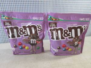 lot 329 image: (B-1) 2 Family Size Bags Fudge Brow...