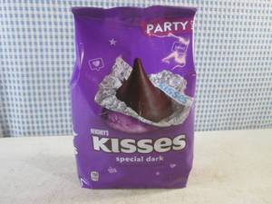 lot 345 image: (B-2) Party Pack Size 2 lb 1 oz Bag...
