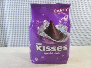 lot 347 image: (B-2) Party Pack Size 2 lb 1 oz Bag...