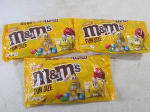lot 358 image: (B-1) 3 Bags of Fun Size Bags Peanu...