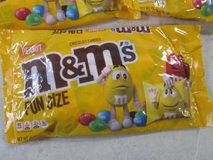lot 359 image: (B-1) 3 Bags of Fun Size Bags Peanu...