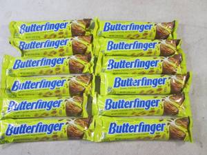 lot 363 image: (B-1) 12 Butterfinger Candy Bars Pa...