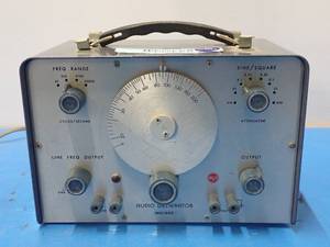 lot 29 image: WA-44C SineSquare Wave Audio Generator 