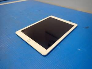 lot 61 image: Apple&nbspiPad 5th Gen A1822 Tablet  32GB of storage  WIFI Model Only  Includes Charging Cable  Scratch on screen 