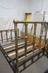 lot 3 image: Bedframe