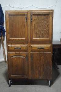 lot 6 image: Kitchen cupboard