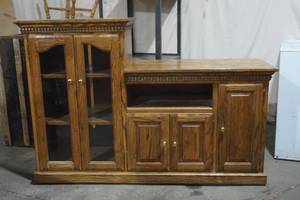 lot 15 image: Family room cabinet