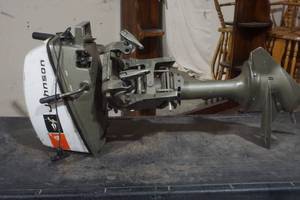 lot 28 image: Johnson boat motor