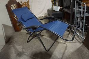 lot 30 image: Gravity lawn chair