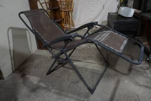 lot 31 image: Gravity lawn chair