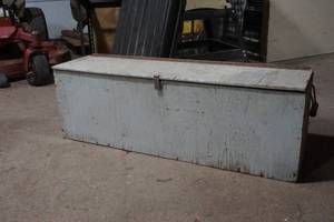 lot 46 image: wood box
