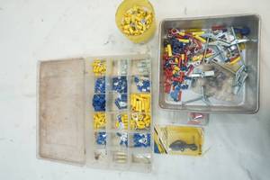 lot 82 image: Electrical hardware