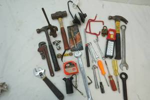 lot 93 image: Hand tools