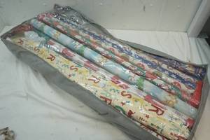 lot 95 image: Holiday wrap