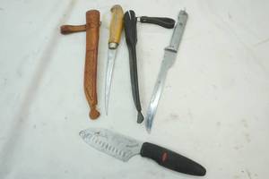 lot 99 image: knives