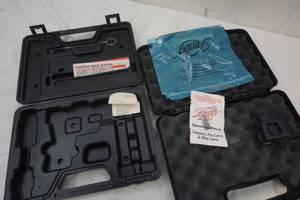 lot 102 image: Pistol cases