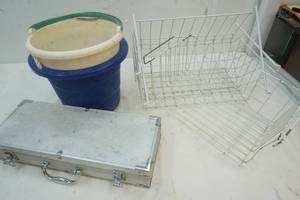 lot 122 image: Wire shelves