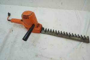 lot 139 image: Hedge trimmer