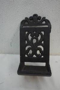 lot 167 image: Cast iron match box