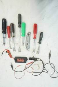 lot 193 image: Power Pulse, nail pullers, box cutter, wires