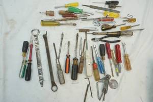 lot 200 image: Large tool lot with hex wrenches, file, screwdrivers and other