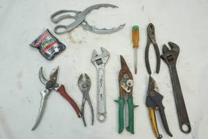 lot 206 image: Wrenches, and other tools