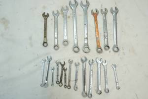 lot 208 image: Wrenches