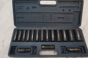 lot 233 image: Deep socket set