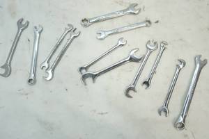 lot 239 image: Combination wrenches