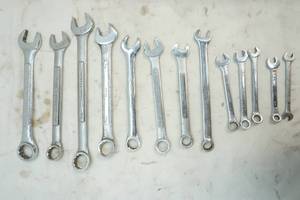 lot 243 image: Wrench set