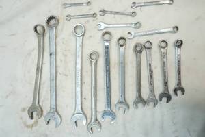lot 251 image: Wrench set