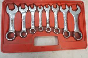 lot 252 image: Grip wrench set