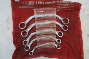 lot 253 image: Construction spanner set