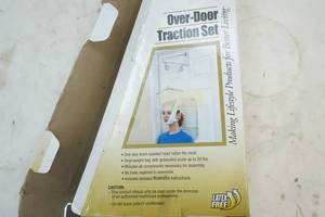 lot 256 image: Over door traction set