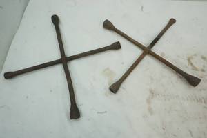 lot 266 image: tire irons