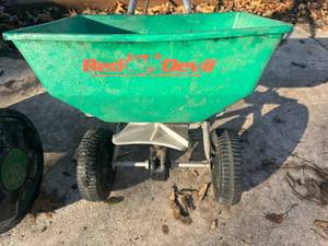 Pair of FertilizersSeed Spreaders