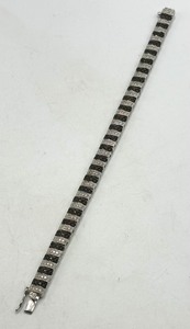 lot 89 image: Stunning and Sparkly Costume Bracelet
