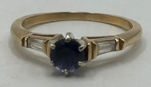 lot 101 image: Beautiful Tanzanite and 14k Ring
