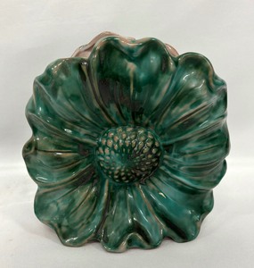 lot 64 image: Stangl Terra Cotta Cosmos Vase