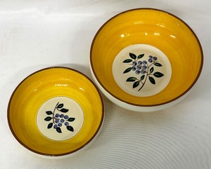 lot 72 image: Two Vintage Stangl Blueberry Pattern Pottery Bowls