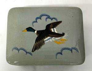 lot 140 image: Duck Design Cigarette Box by Stangl Pottery