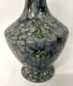 lot 142 image: Vintage Stangl Pottery Vase