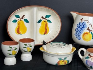lot 103 image: Vintage Stangl Fruit Pottery Pieces