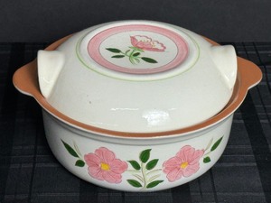 lot 105 image: Vintage Stangl Pottery Wild Rose Covered Casserole Dish