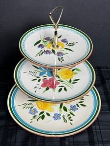lot 81 image: Vintage Stangl Country Garden Three Tiered Tidbit Tray