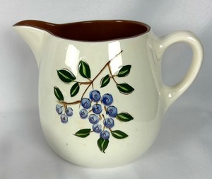 lot 146 image: Vintage Stangl Blueberry Pottery Grouping