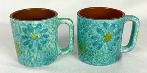 lot 150 image: Two Vintage Stangl Pottery Stardust Mugs