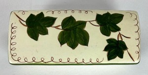 lot 160 image: Vintage Stangl Pottery Cigarette Box
