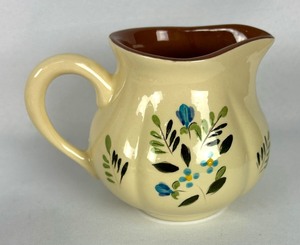 lot 157 image: Vintage Stangl Pottery Petite Flowers Cups with Saucers and Pitcher